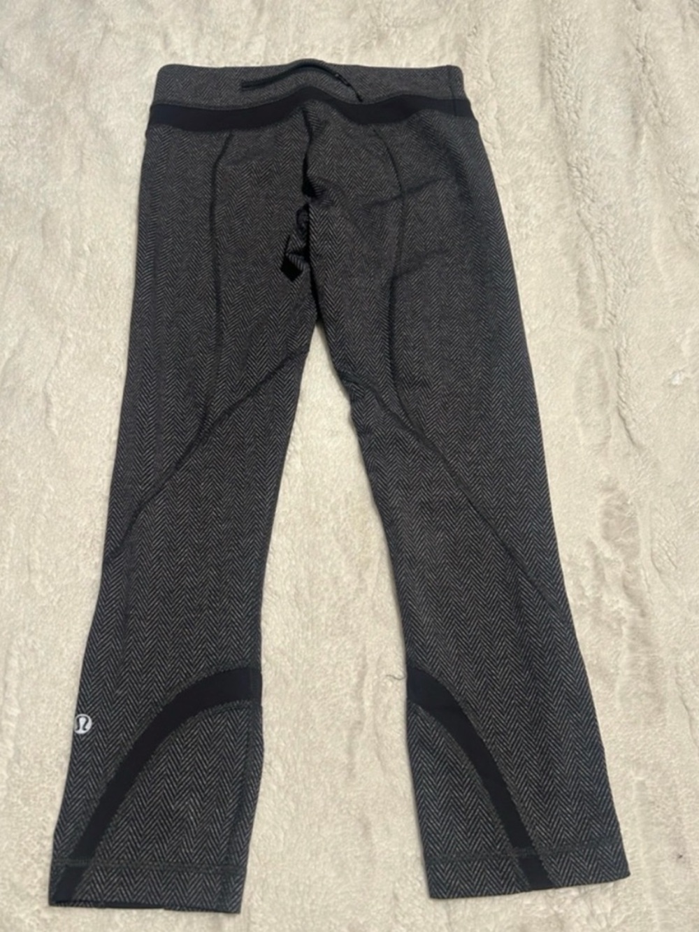 Lululemon Run Inspire Cropped Black Herringbone Workout Leggings Size 4 - Picture 3 of 4